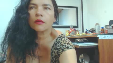 Snapshot of vikktoriaaa chatting on October 2025 05:05:01 AM VIKKKTORIAAA online show from October 2025 05:05:01 AM