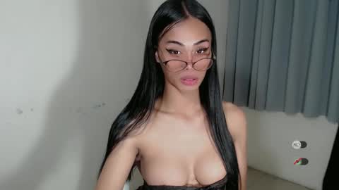 Snapshot of vikkylustfull chatting on January 2025 03:33:01 AM vikkylustfull online show from January 2025 03:33:01 AM