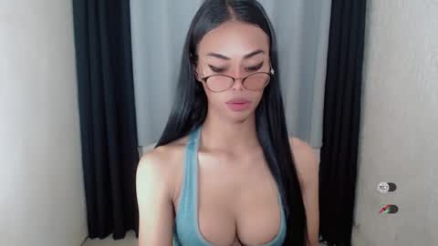 Snapshot of vikkylustfull chatting on February 2025 03:03:01 AM vikkylustfull online show from February 2025 03:03:01 AM