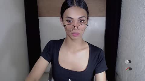 Snapshot of vikkylustfull chatting on February 2025 03:54:01 AM vikkylustfull online show from February 2025 03:54:01 AM