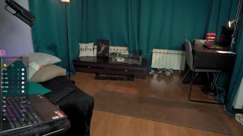 Snapshot of viktor_secret chatting on October 2025 04:24:02 AM fansly VITEKsecret online show from October 2025 04:24:02 AM