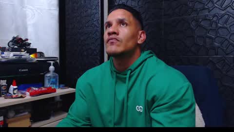 Viktor Herrera online show from January 2025 12:06:02 AM