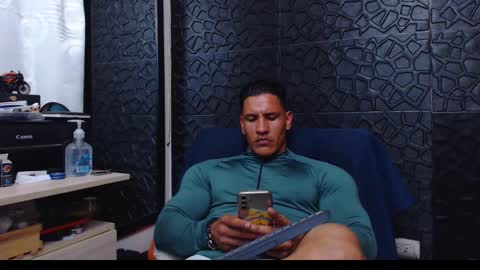 Viktor Herrera online show from January 2025 01:30:01 AM