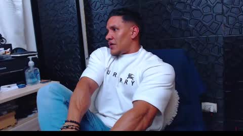 Viktor Herrera online show from January 2025 05:02:01 AM