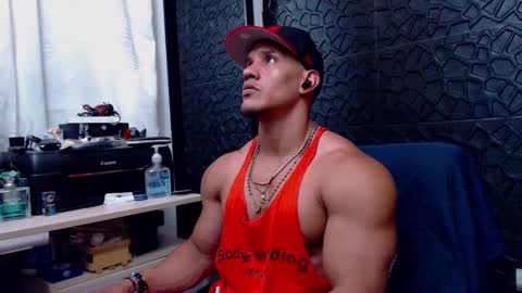 Viktor Herrera online show from February 2025 03:52:02 PM