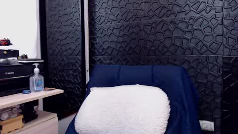 Viktor Herrera online show from February 2025 07:06:01 PM