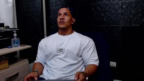 Viktor Herrera online show from February 2025 01:43:02 AM