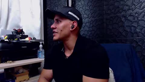 Viktor Herrera online show from March 2025 11:28:02 PM