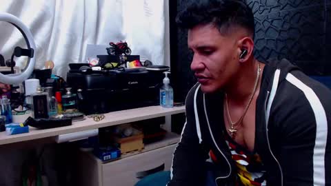 Viktor Herrera online show from March 2025 10:40:02 AM