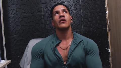 Viktor Herrera online show from October 2025 03:29:01 AM