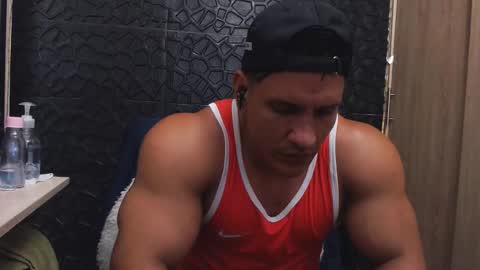 Viktor Herrera online show from November 2025 04:13:02 AM