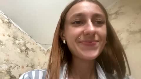 Snapshot of viktoria9898 chatting on December 2024 07:04:01 AM Sweett online show from December 2024 07:04:01 AM