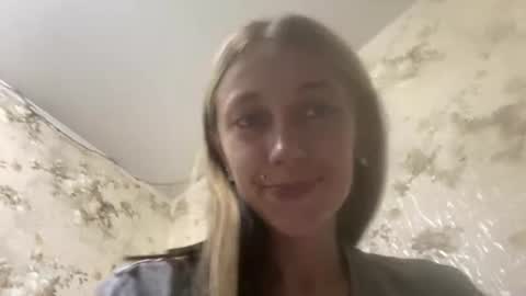Snapshot of viktoria9898 chatting on August 2026 11:40:02 PM Sweett online show from August 2026 11:40:02 PM