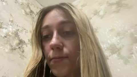 Snapshot of viktoria9898 chatting on August 2026 11:31:01 PM Sweett online show from August 2026 11:31:01 PM