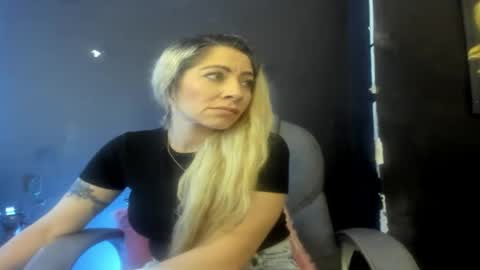 Snapshot of viktoria_davis_ chatting on April 2026 11:07:01 PM Viktoria online show from April 2026 11:07:01 PM