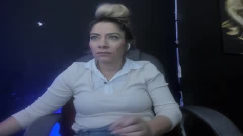 Snapshot of viktoria_davis_ chatting on May 2026 01:10:01 AM Viktoria online show from May 2026 01:10:01 AM