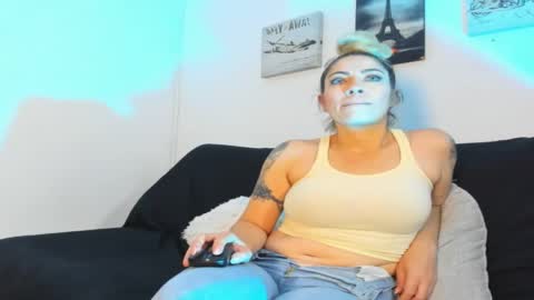 Snapshot of viktoria_davis_ chatting on May 2026 01:22:02 AM Viktoria online show from May 2026 01:22:02 AM
