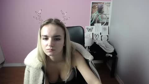 Snapshot of viktoria_lovely chatting on December 2024 02:11:01 PM viktoria_lovely online show from December 2024 02:11:01 PM