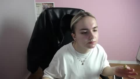 viktoria_lovely online show from April 2026 06:27:02 AM