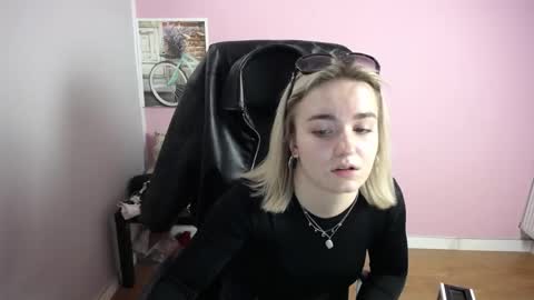viktoria_lovely online show from April 2026 11:03:02 AM