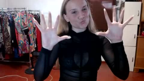 ViktoriSagi online show from June 2026 05:00:01 PM
