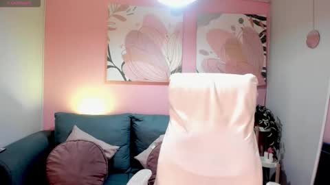 Victoria online show from November 2025 05:45:02 PM