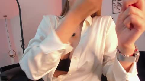 Victoria online show from April 2026 10:25:02 PM