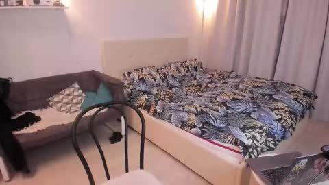 Dimoooooon online show from October 2025 09:15:01 PM