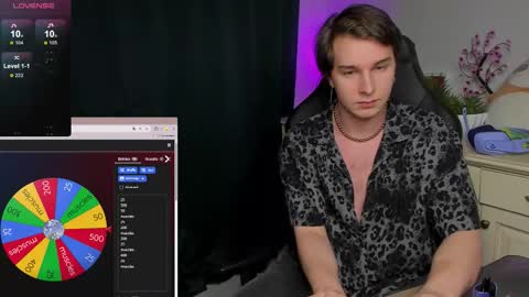 Vincent Strong online show from October 2025 01:29:01 PM