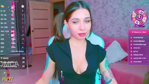 Vinkiepinkie online show from April 2026 05:30:01 PM