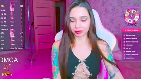 Vinkiepinkie online show from May 2026 05:32:02 PM