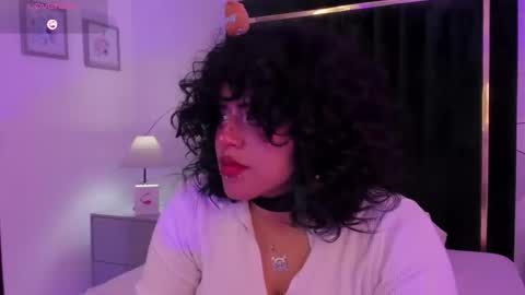 Snapshot of vinksmokee chatting on April 2026 07:40:01 PM Vin online show from April 2026 07:40:01 PM