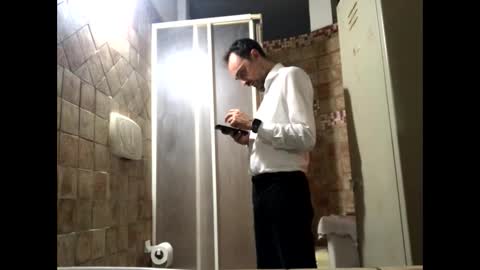 Snapshot of vinmin90 chatting on October 2025 11:31:02 PM Zenith online show from October 2025 11:31:02 PM