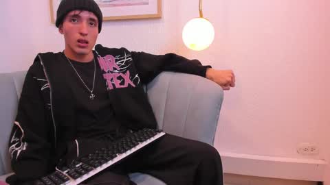 Snapshot of vinniematte chatting on February 2025 03:08:02 AM vinniematte online show from February 2025 03:08:02 AM