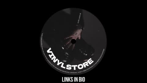 Snapshot of vinylstore chatting on December 2024 08:23:01 PM Diva Silvia online show from December 2024 08:23:01 PM