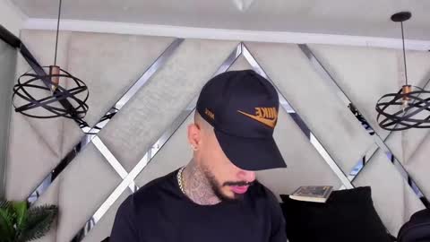 ---Vinzen--- online show from November 2025 05:19:01 AM