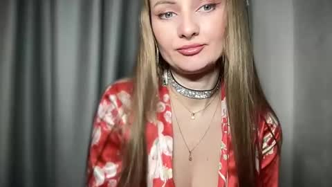 Snapshot of viola_1 chatting on December 2024 03:58:01 PM Funny girl online show from December 2024 03:58:01 PM