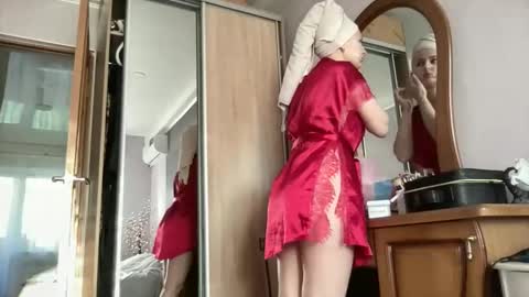 Funny  girl online show from April 2026 03:37:02 AM