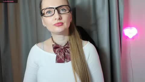 Funny  girl online show from April 2026 08:04:02 PM