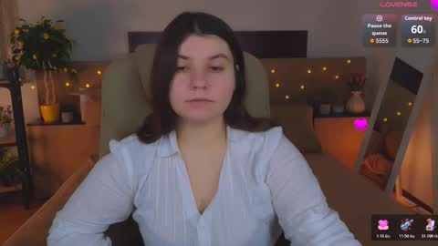 Snapshot of viola__shy chatting on March 2026 09:20:02 PM Viola online show from March 2026 09:20:02 PM