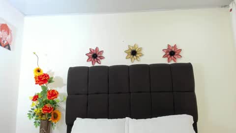 Snapshot of violeet_miller chatting on February 2025 03:20:02 PM online show from February 2025 03:20:02 PM