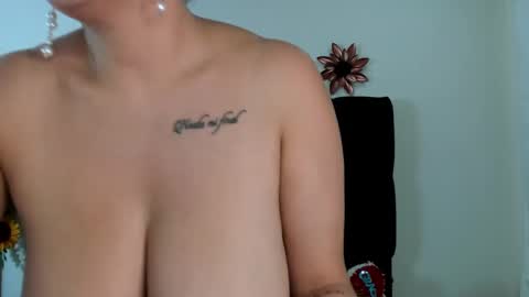 Snapshot of violeet_miller chatting on March 2025 11:22:01 PM online show from March 2025 11:22:01 PM