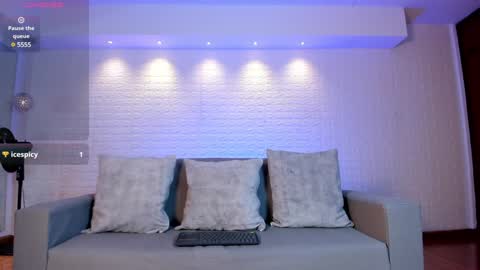 Snapshot of violeet_scott chatting on January 2025 04:50:02 PM Violett Everyday From 0530 to 1430 Col Time online show from January 2025 04:50:02 PM