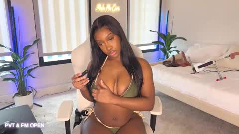 Snapshot of violet6xft chatting on January 2025 09:32:01 PM Fantasy Black Girl online show from January 2025 09:32:01 PM