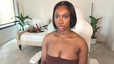 Snapshot of violet6xft chatting on February 2025 08:20:02 PM Fantasy Black Girl online show from February 2025 08:20:02 PM