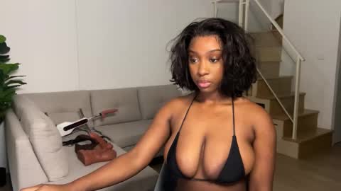 Snapshot of violet6xft chatting on September 2025 05:28:02 AM Fantasy Black Girl online show from September 2025 05:28:02 AM
