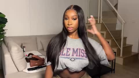 Snapshot of violet6xft chatting on November 2025 06:36:01 AM Fantasy Black Girl online show from November 2025 06:36:01 AM