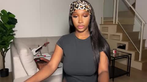 Snapshot of violet6xft chatting on November 2025 06:55:01 AM Fantasy Black Girl online show from November 2025 06:55:01 AM