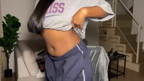 Snapshot of violet6xft chatting on November 2025 06:08:01 AM Fantasy Black Girl online show from November 2025 06:08:01 AM