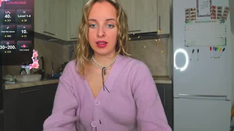 Snapshot of violet_blue_eyes chatting on December 2024 01:09:01 PM Violet online show from December 2024 01:09:01 PM